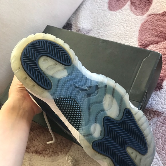 Air Jordan 11 Retro - Picture 4 of 5